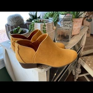 Women’s Old Navy Booties